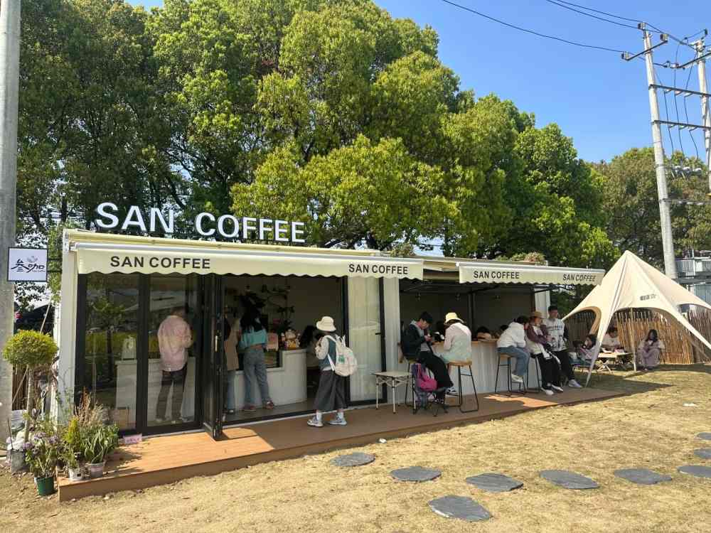 Modern 40ft Container Cafe.jpg Modern 40ft Container Cafe.jpg